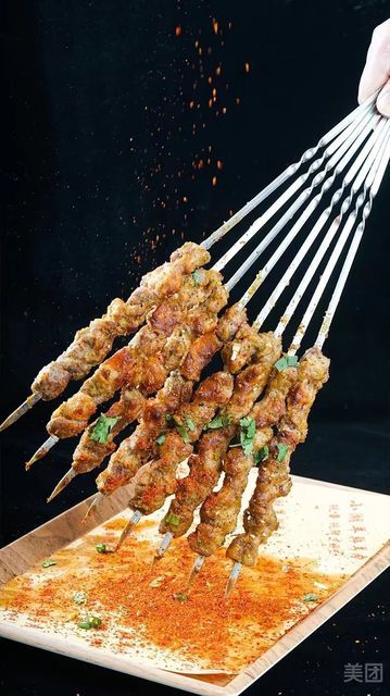 首页>驻马店市>餐饮服务>餐馆>正餐>中餐正餐>小湖羊砂锅涮羊肉养生