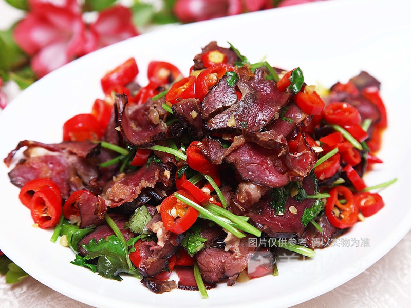 大蒜叶炒腊牛肉图片