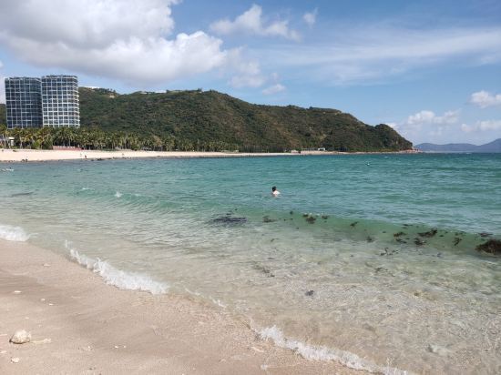 在哪里,在哪儿):三亚市吉阳区鹿回头路鹿回头村电话:三亚七步沙滩海边