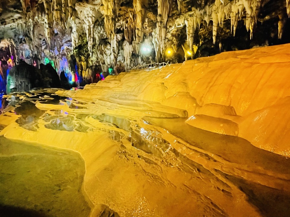 德保县吉星岩景区