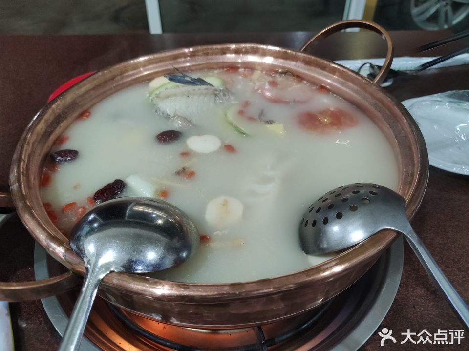 清真铜锅罗非鱼火锅