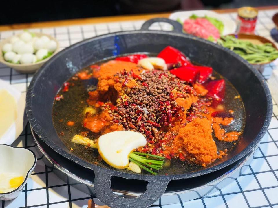 芳芳火锅(南津街店)蔚泰精品酒店合川华地王朝华美达广场酒店合州大