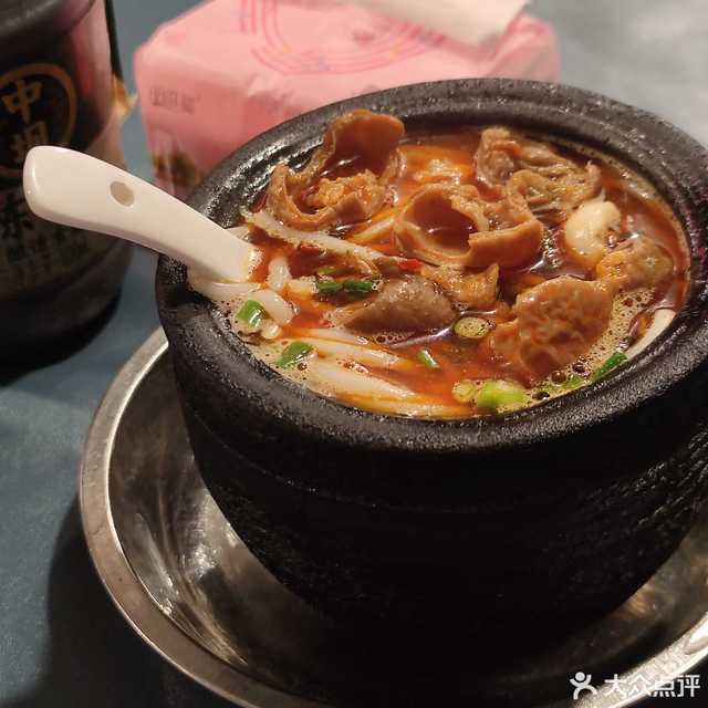 肥肠砂锅米线图片