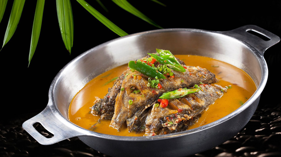 青椒焖杂鱼图片