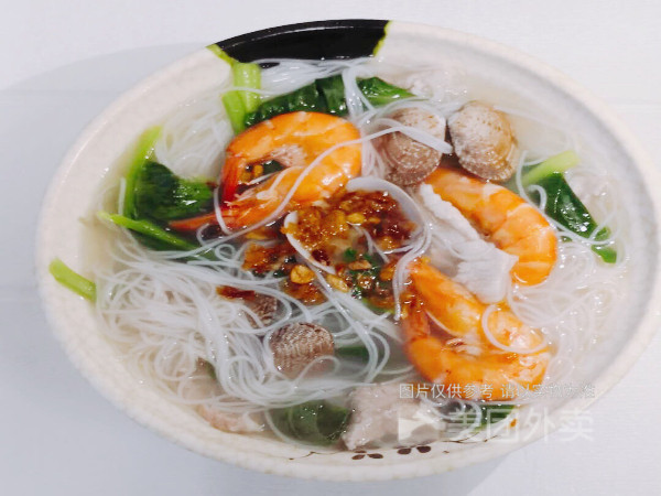 瘦肉鱿鱼脚米粉汤图片