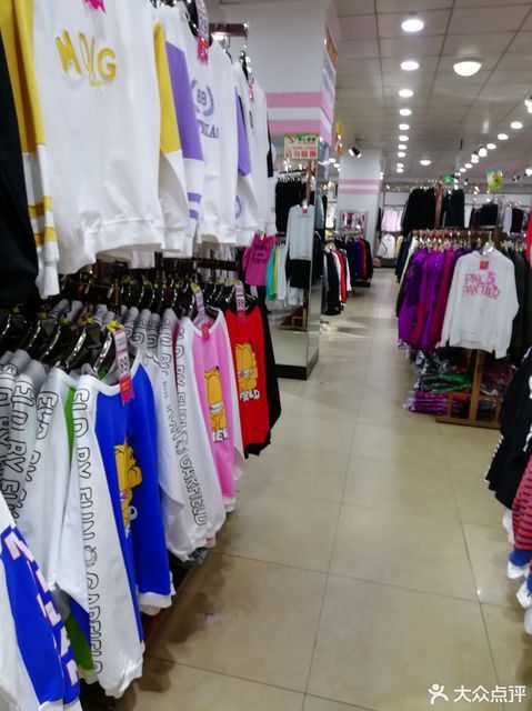 昆山便宜的服装商场图片