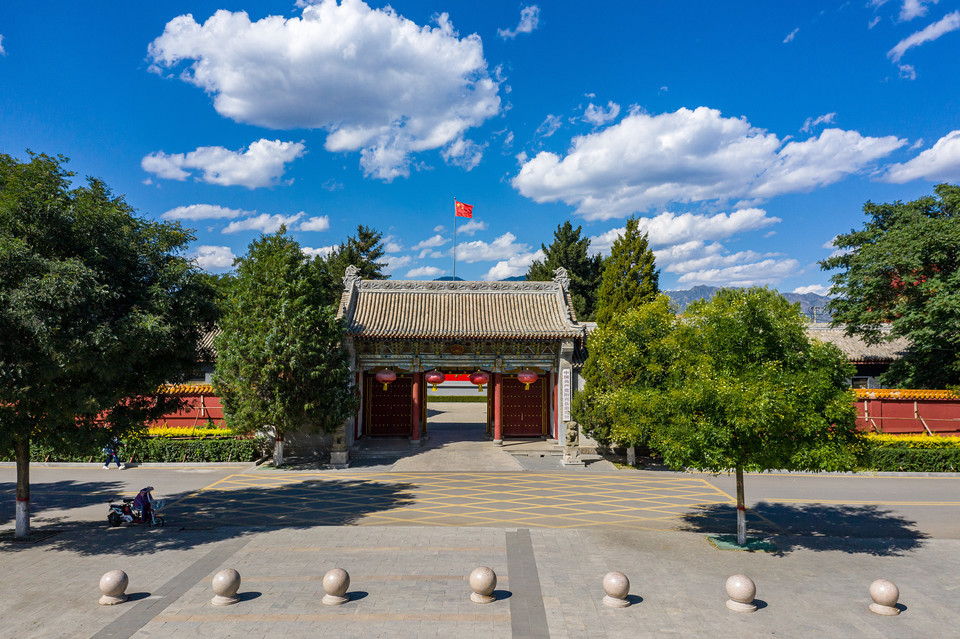 走,在哪,在哪里,在哪儿):大同市阳高县龙泉镇西北示范小学附近电话