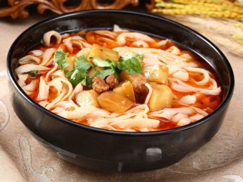 小香锅砂锅土豆粉刀削面图片