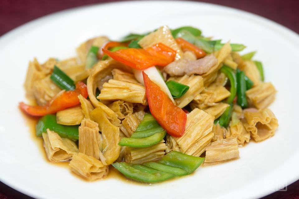 时蔬炒腐竹图片