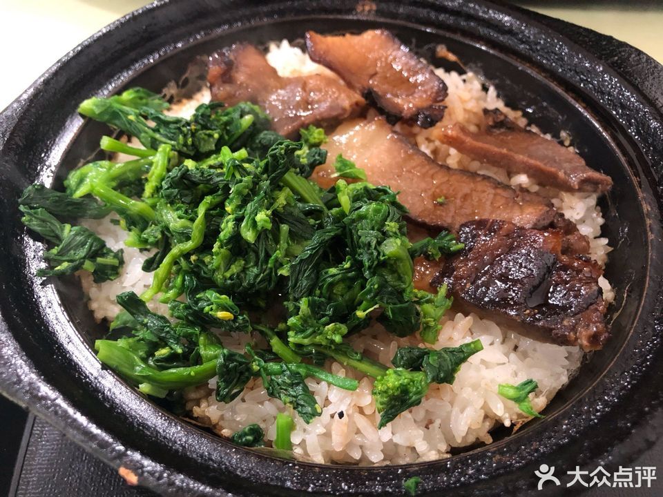 酱肉煲仔饭图片