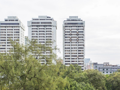 在哪,在哪裡,在哪兒):廣州市越秀區東風東路750號電話:匯華商貿大廈