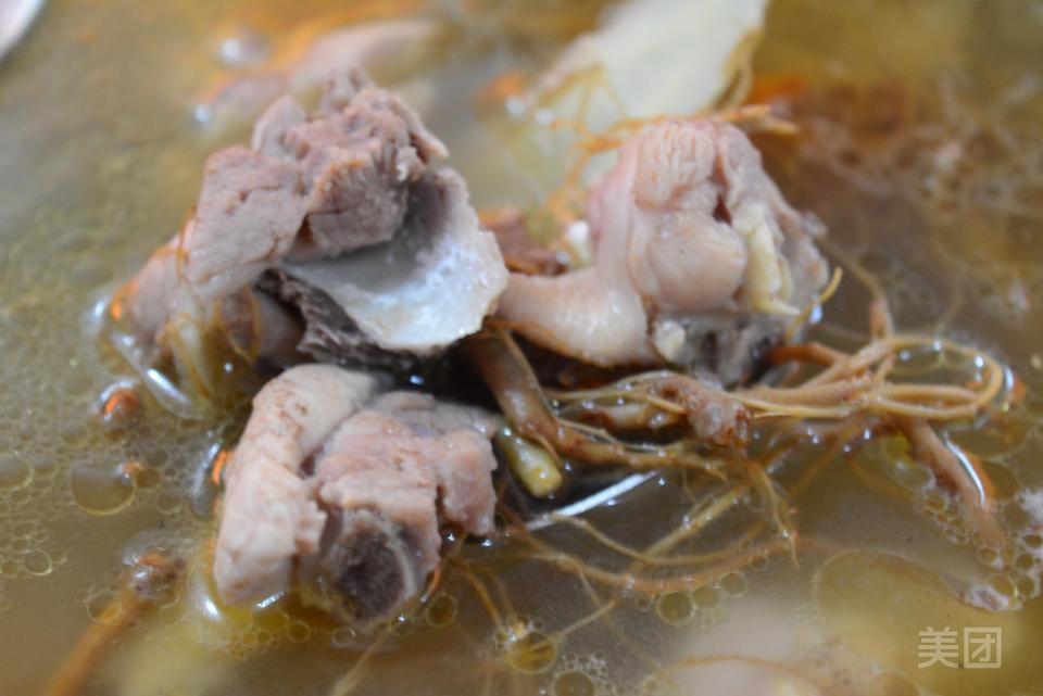 地胆头鸡汤火锅图片