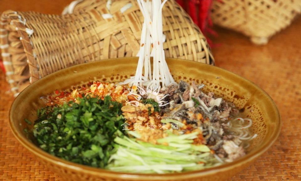 傣味撒撇米线图片