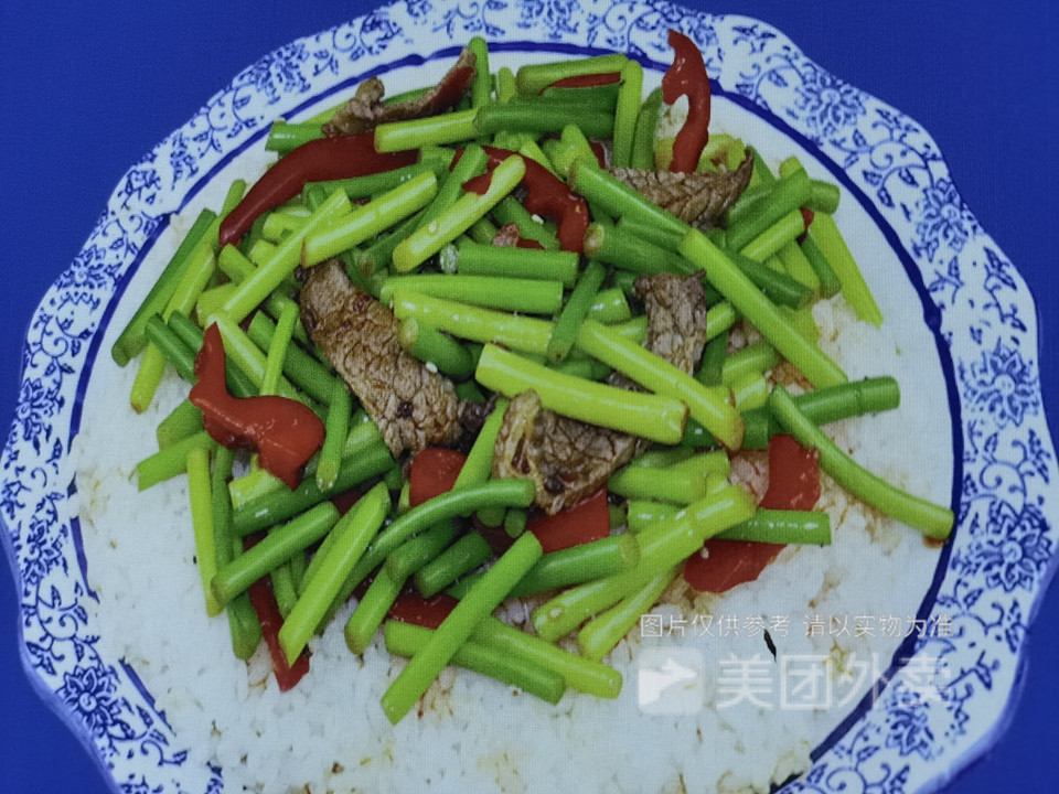 蒜苔牛肉盖浇饭图片