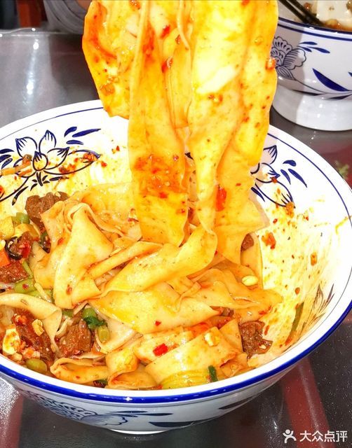 介绍:地址(在哪里):秦味关中老碗面(李家畔店)位于榆林市神木市大柳塔