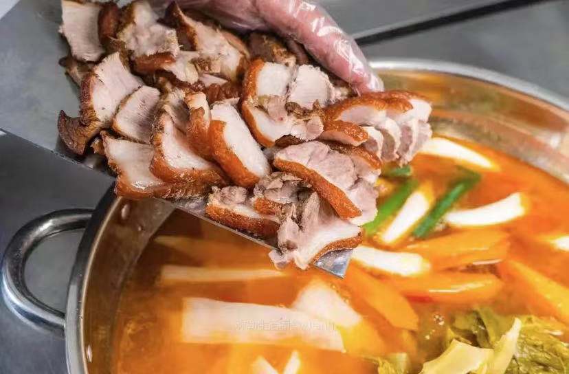 酸菜猪脚锅图片