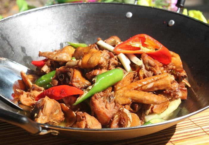铁锅干炒鸡