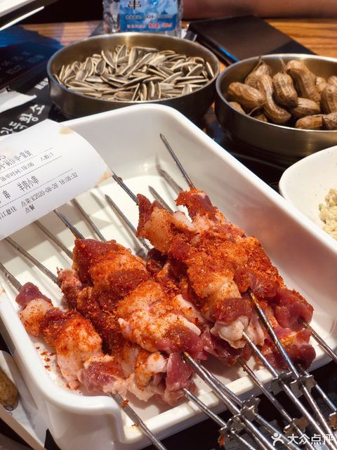 河坝黄牛小串位于四平市铁东区开发区大路大鹰东行100米济州岛对面