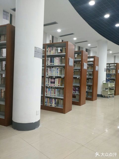 天津財經大學北區-逸夫圖書館圖片