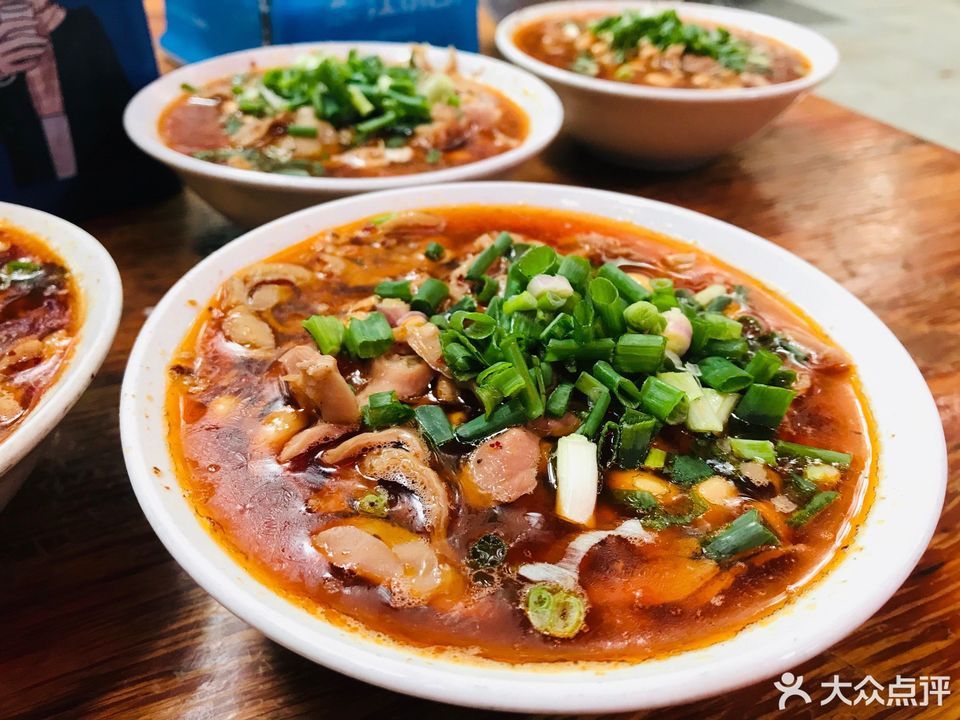 鲜鲜肥肠饭总店