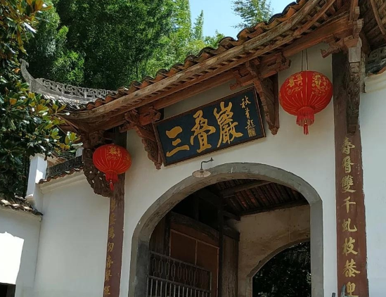 三叠岩风景区图片