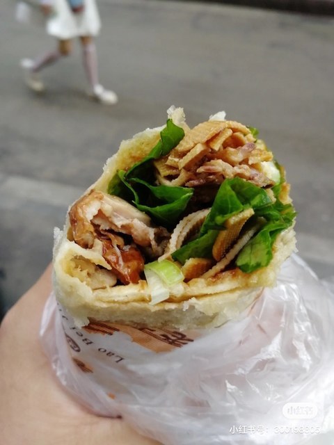 推荐菜:地址(在哪里):紫砂遇见梨(江西卷饼)位于徐州市邳州市东湖街道