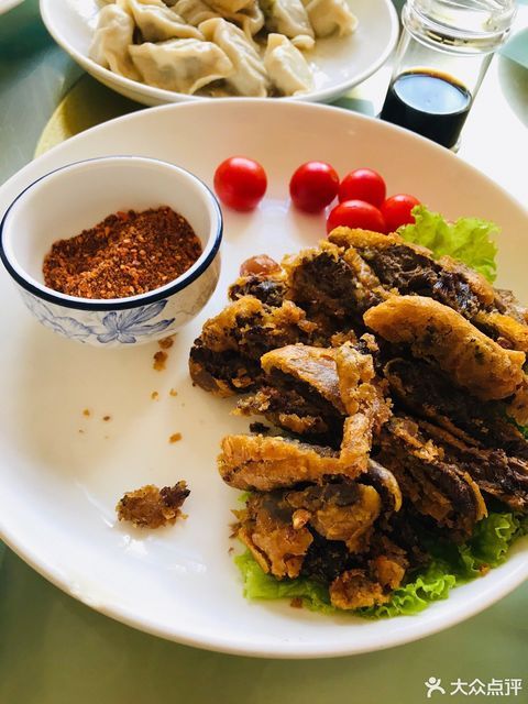 驴肉锅贴推荐菜:地址(在哪里):驴肉大全(通香路店)位于北京市通州区任