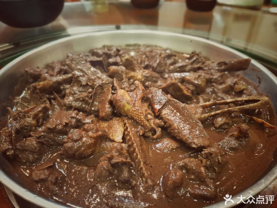 推荐菜:地址(在哪里):小红牛私房菜位于河池市金城江区文体路5-1号