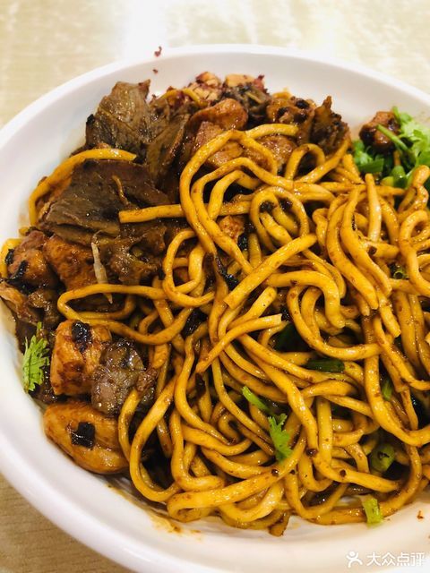 红烧牛肉燃面图片