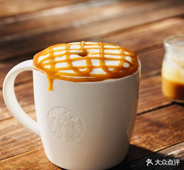 双杯热燕麦焦糖玛奇朵图片
