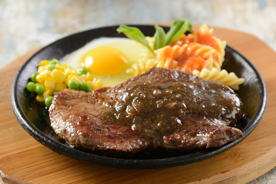 苹果木烟熏牛排图片