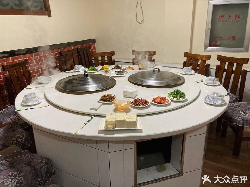 > 靠山屯铁锅炖电话