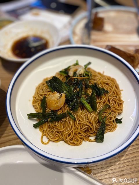 开洋葱油面图片