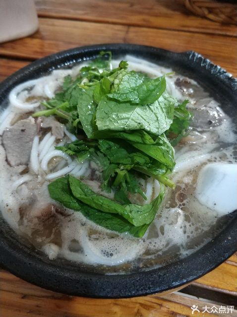 介绍:地址(在哪里):邵师傅正宗泡椒砂锅羊肉粉位于毕节市织金县金北路