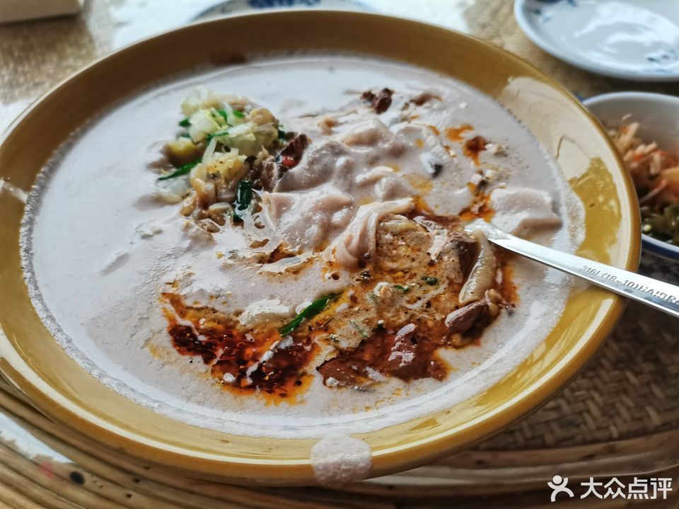 推荐菜:介绍:地址(在哪里):宝玉牛肉馆位于普洱市思茅区石龙路