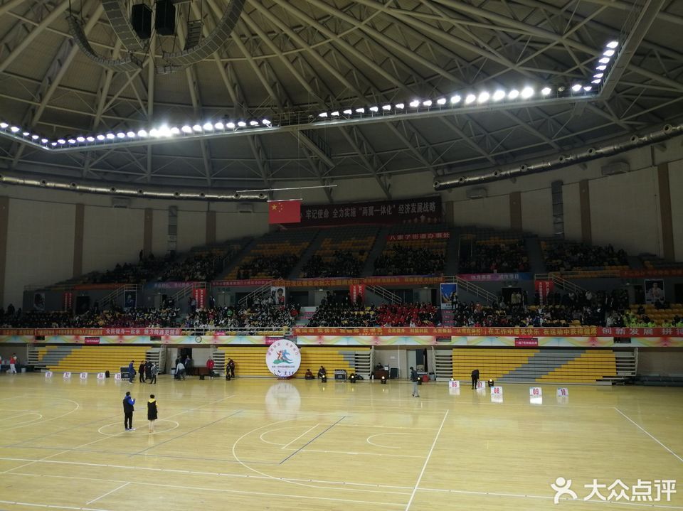 鞍钢体育馆(公交站),体育馆北小区,鞍山奥体中心,鞍钢体育馆-票务中心