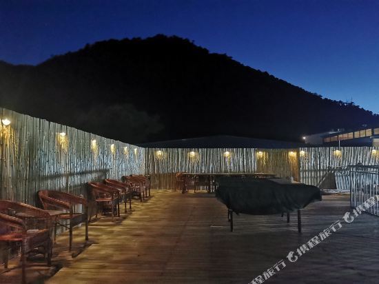 区九渡河镇西水峪村水长城西门口黄花城水长城山水一号小筑民宿电话