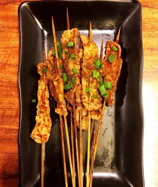 烤猪皮一把图片