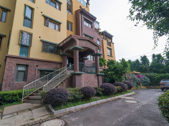 在哪儿):昆明市西山区广福路729号长城滇池花苑昆明拾春花语度假别墅