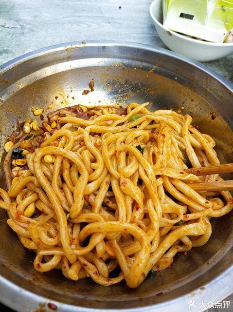 油泼棍棍面图片