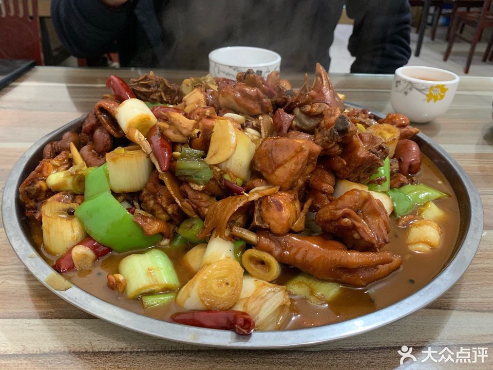 新疆大盘鸡饭店图片=新疆大盘鸡正宗在新疆什么地方