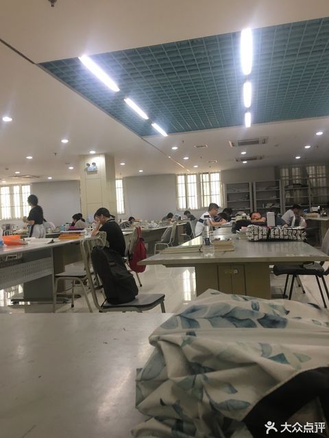 武昌理工学院-图书馆图片
