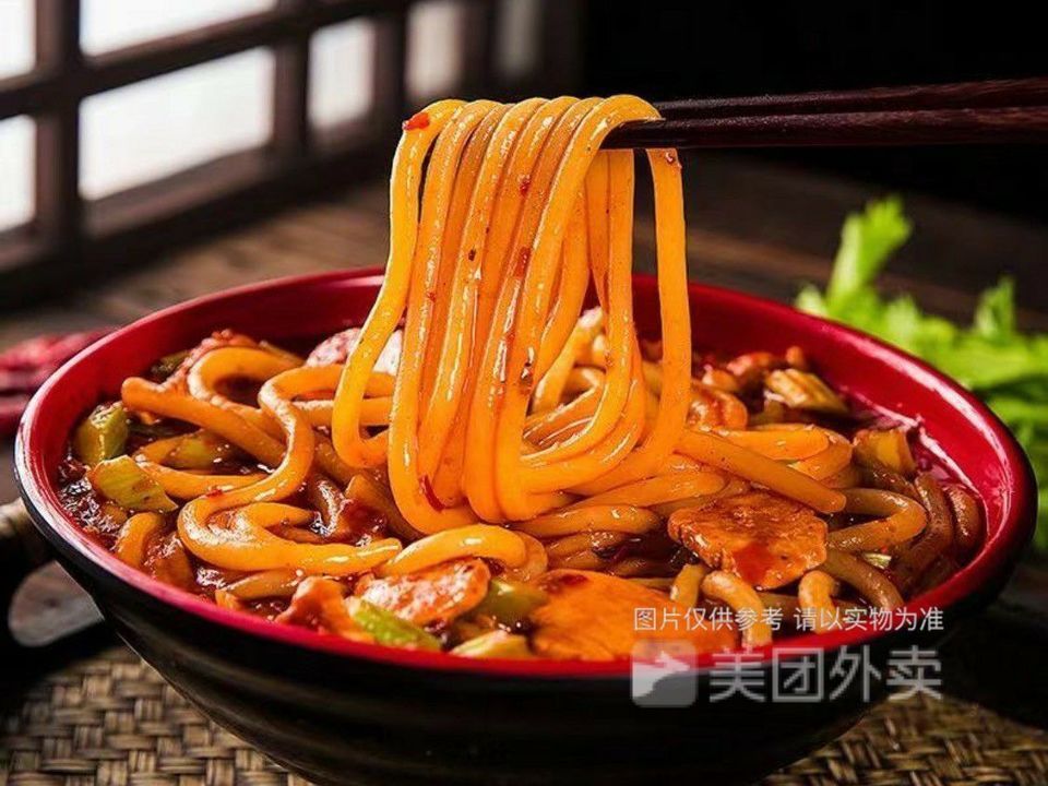 新疆酱香鸡肉炒米粉新疆炒米粉推荐菜:介绍:地址(在哪里):正宗新疆炒