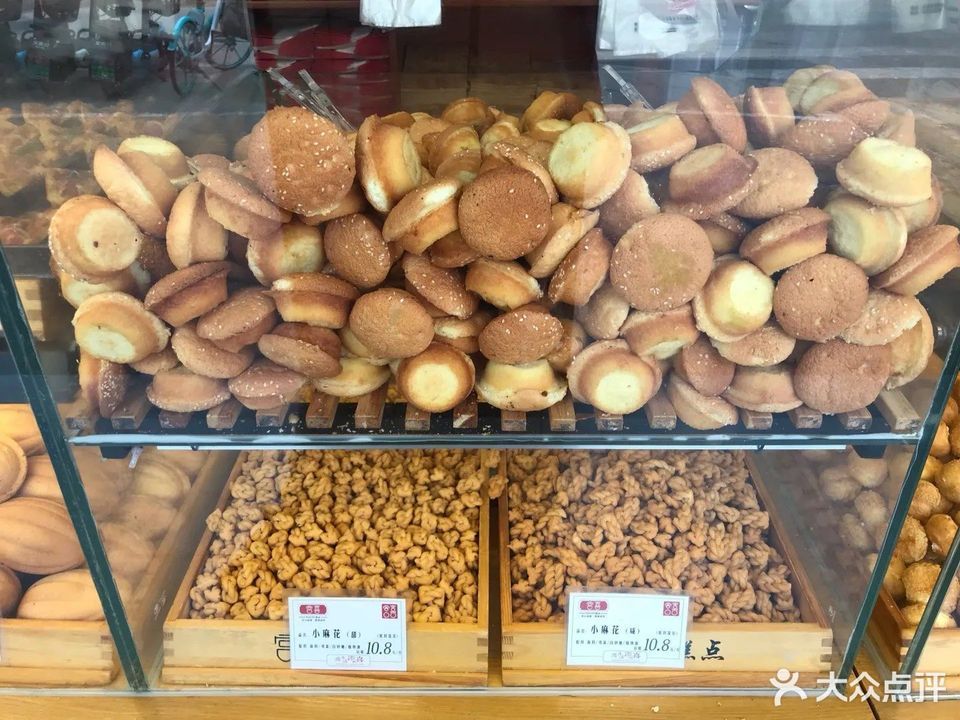 推荐菜:介绍:地址(在哪里):宫喜糕点位于济南市历城区工业北路206号