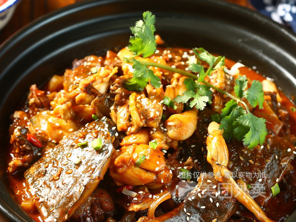 甲鱼烧牛蛙图片