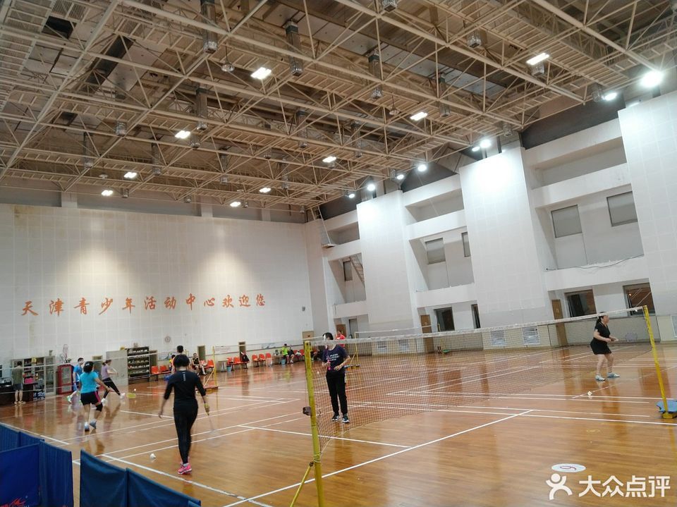 佟楼中学羽毛球馆