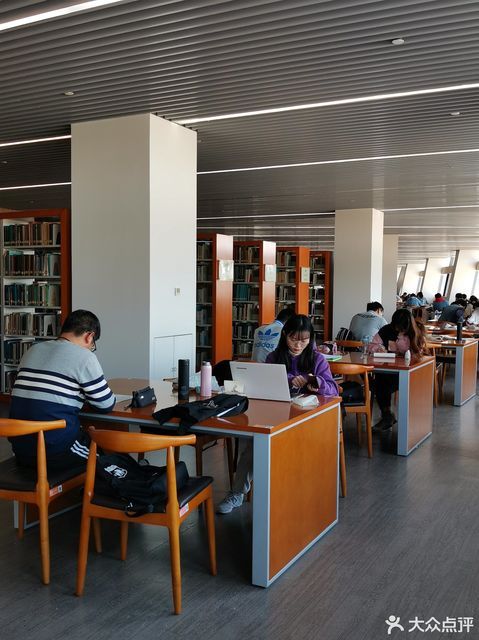 天津城建大学图书馆图片
