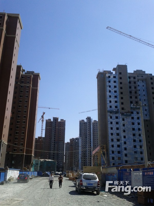 在哪儿):乌鲁木齐市米东区古牧地西路街道广兴西街2261号荷兰小镇天南