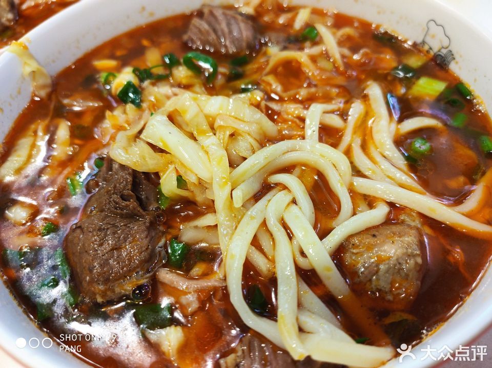 酸菜排骨面图片