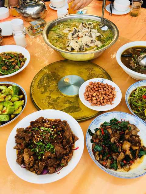 一桌农家菜图片